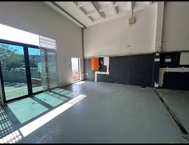 200M² WAREHOUSE TO LET IN HIGHVELD